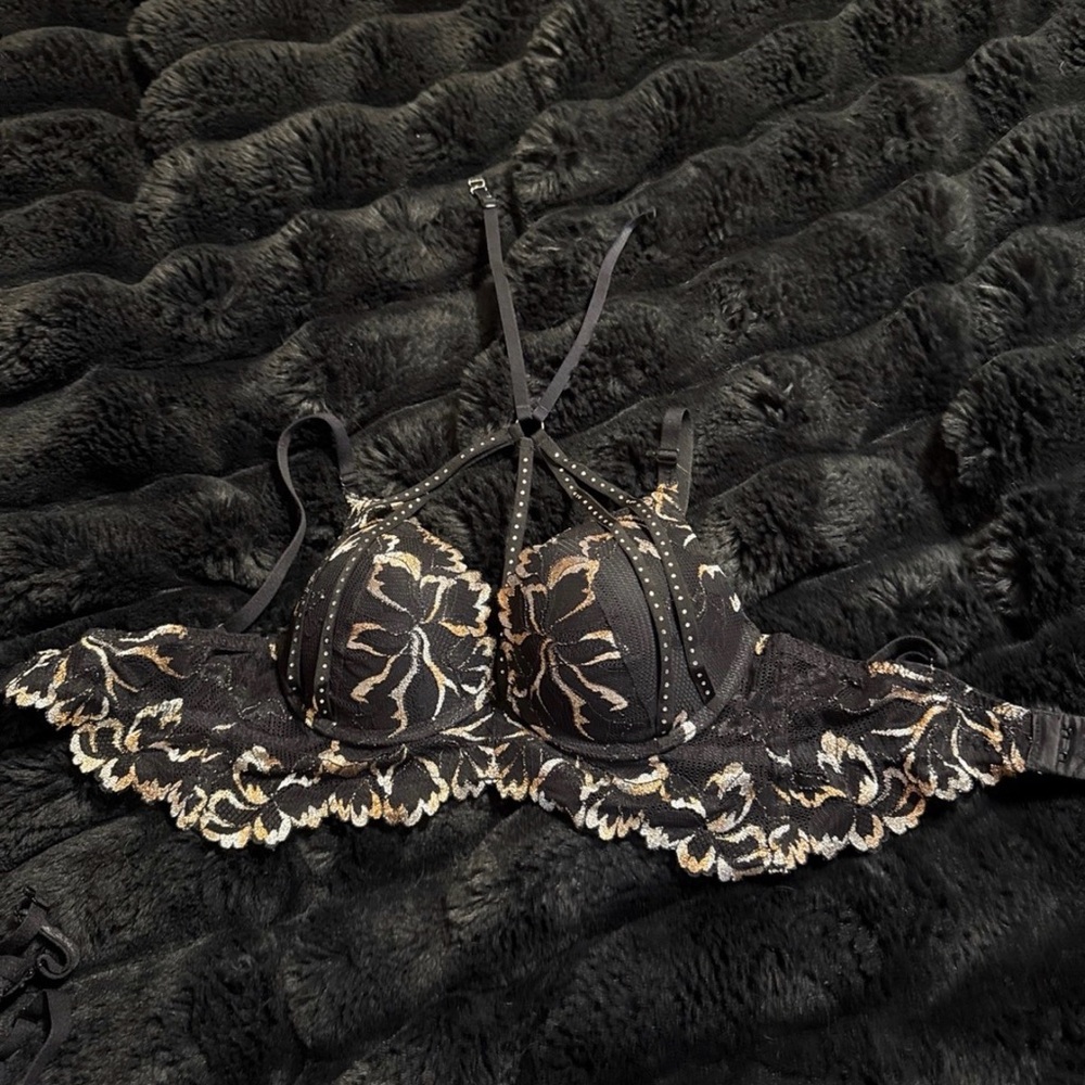 La SENZA Black Bra with Cream Lace Detailing